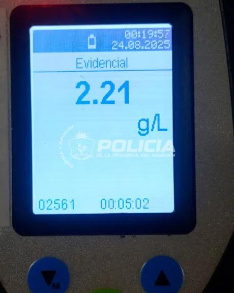 Centenario: demoraron a un motociclista por múltiples infracciones y alcoholemia positiva