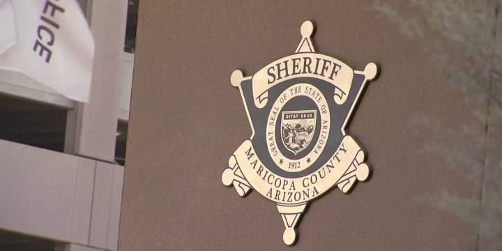Mugshots return to Phoenix-area website, renewing controversy