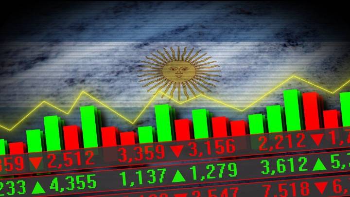 En qué invertir los dólares y los pesos en septiembre frente a la volatilidad electoral