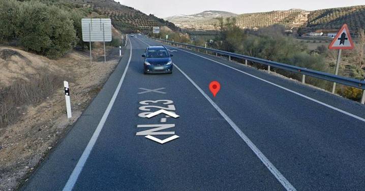 El choque frontal de dos turismos en Iznalloz deja seis heridos, dos de ellos menores