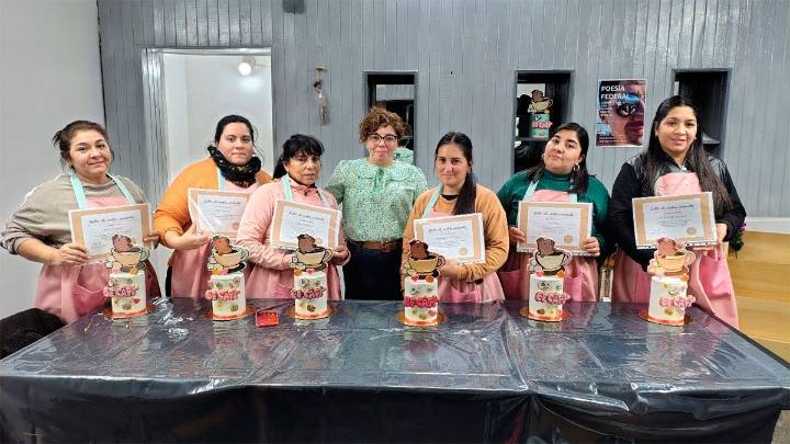 Con éxito se desarrolló un taller sobre "Cookies pintadas" en la Capital Santiagueña