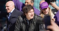 Milei ‘huye’ escoltado tras agresión con piedras y huevos durante campaña en Buenos Aires