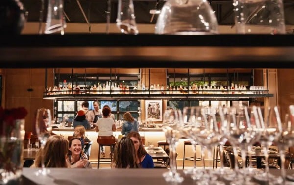 El consumo de alcohol en EU cae a un nuevo mínimo, según una encuesta