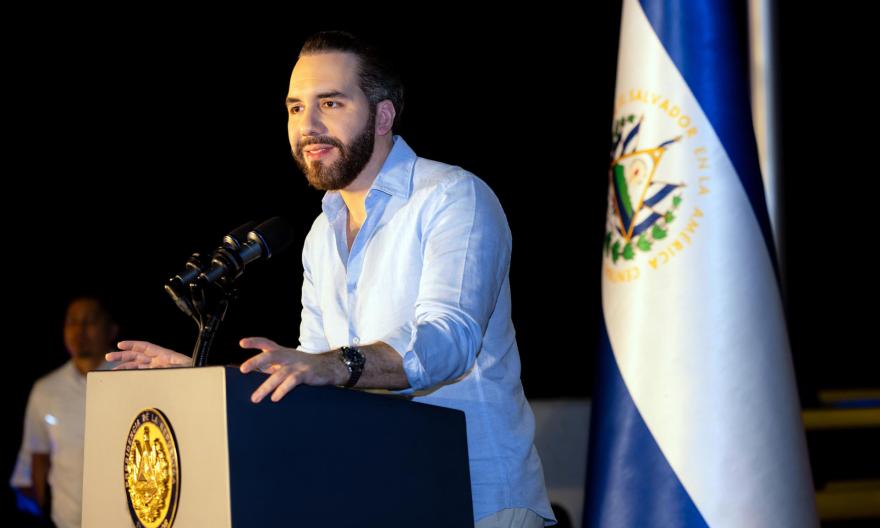 Bukele dice que la disciplina en las escuelas de El Salvador es para “evitar” pandillas
