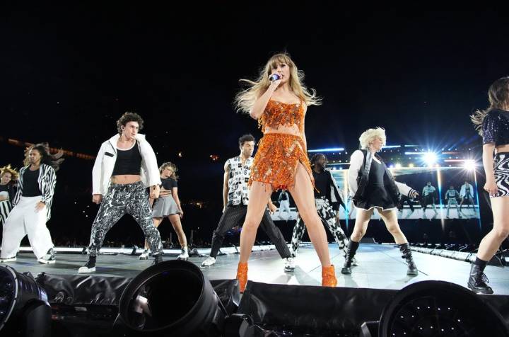 We’re Following Taylor Swift’s Sourdough Breadcrumbs All the Way to Super Bowl Halftime