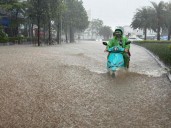 Fuertes lluvias azotan partes del sudeste asiático tras el paso de tormenta tropical en Vietnam