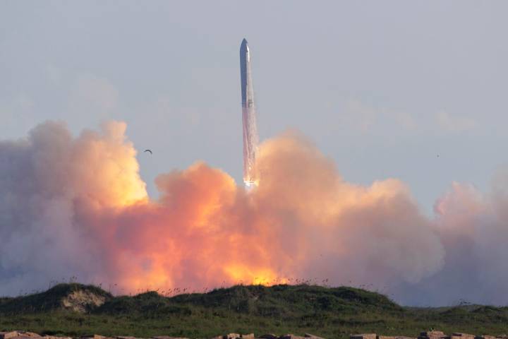 El enorme cohete Starship dio un paso a la Luna y Marte, pero le falta un largo recorrido