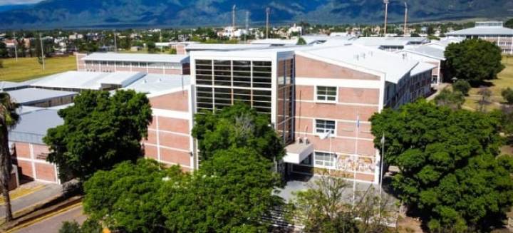 UNLAR. SIDIUNLAR DICE QUE ES CASI TOTAL LA ADHESIÓN AL PARO UNIVERSITARIO