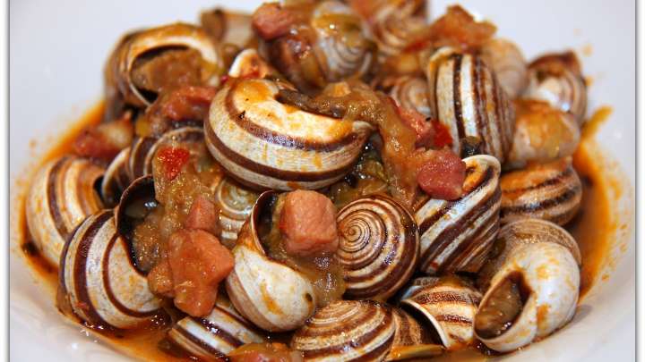 La 'caracolmanía' llega a esta ciudad española: blancos, negros, al ajillo o con alioli por solo 15 euros