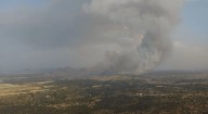 Un gran incendio forestal en la provincia de Toledo comienza a afectar a Extremadura