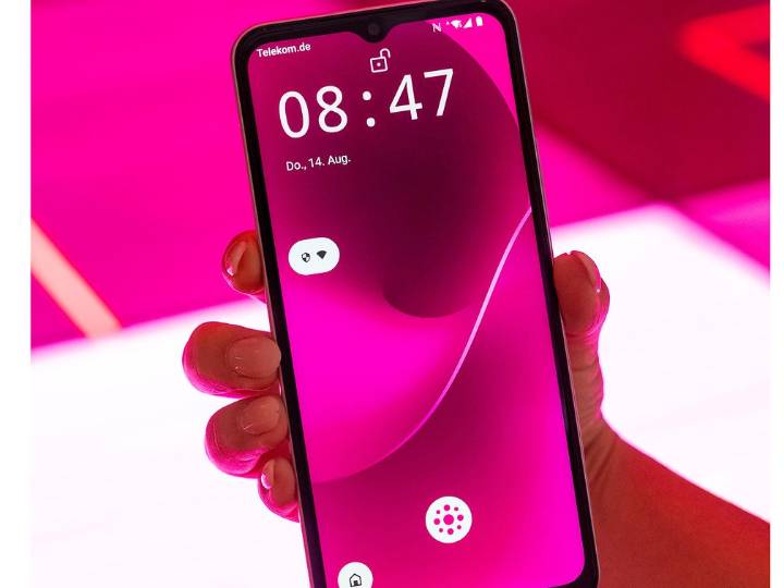 Deutsche Telekom launches AI phone in Europe