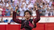El gesto solidario de Roca Rey con los jóvenes toreros: más de 30.000 € en material