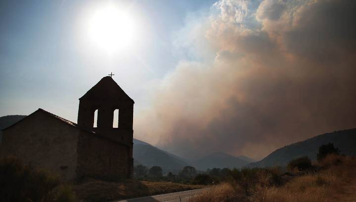 Dos de los seis incendios de máxima gravedad de Castilla y León llevan 19 días activos