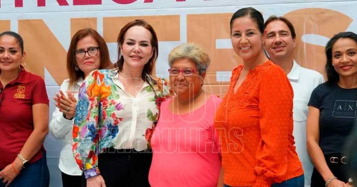Entrega Carmen Lilia y Cabildo 155 pares de lentes para mejorar la calidad de vida de familias neolaredenses