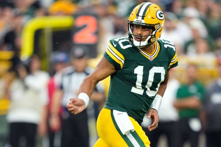 Packers break protocol to give Jordan Love reps days after thumb surgery