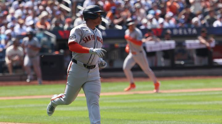 Devers homers early and Giants blank Nationals 5