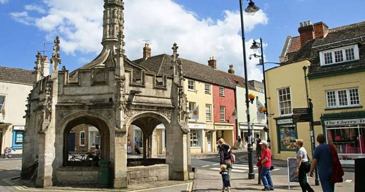 Man naked from waist down arrested with knife in town centre