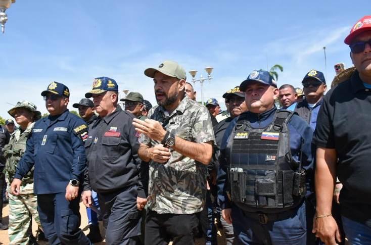 ¡Bajo la conducción del Alcalde Héctor Soto, un equipo decidido se prepara para defender la Patria!