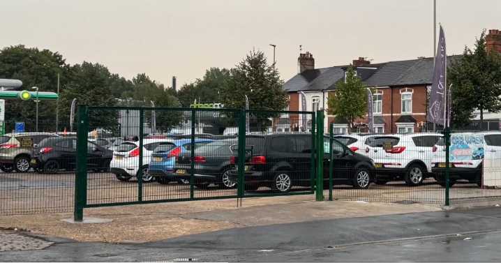 Man allegedly hit with shovel in brawl near Leicester car wash