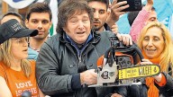 La motosierra cortó 100 mil empleados públicos: defensa y seguridad social, primeras en la lista