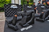 Entrega César Medina armamento a policías en Jesús María