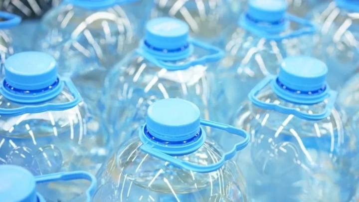 No tires el bidón de agua vacío: con pocas cosas y de la manera más sencilla, lo podés convertir en esto tan lindo y útil
