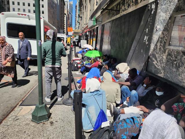 Juez ordena al ICE mejorar condiciones en centro de detención de inmigrantes en Nueva York