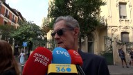 Ramón Arcusa, del Dúo Dinámico, se despide de Manuel de la Calva en su capilla ardiente: "Nos queda el recuerdo y las canciones"