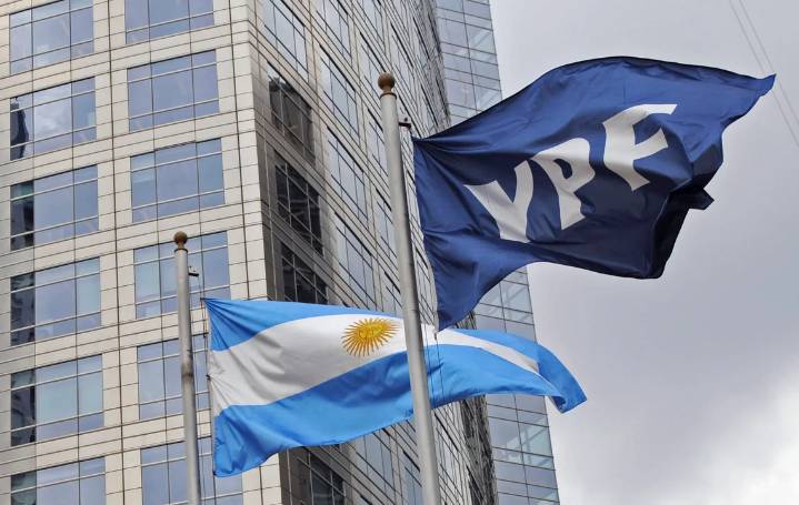 YPF: la Justicia estadounidense frenó el embargo y habilitó a Argentina a apelar sin entregar acciones