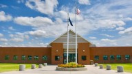Senadores de Nebraska solicitan audiencia pública sobre nueva instalación de detención de ICE en McCook