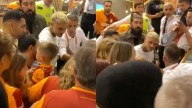El video de Mauro Icardi pegándole un cabezazo a un hincha del Galatasaray