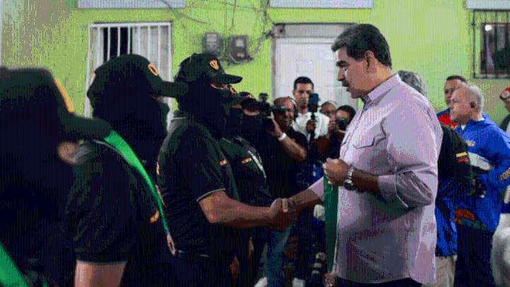 Jefe de Estado Nicolás Maduro otorgó condecoración «Orden por la Paz» a funcionarios de seguridad que neutralizaron ataques terroristas