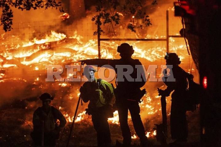 Detienen agentes migratorios  a dos bomberos en EU