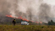 El relato desde el terreno de un bombero forestal: «En un instante se forma una tormenta de fuego; esto nos sobrepasa»