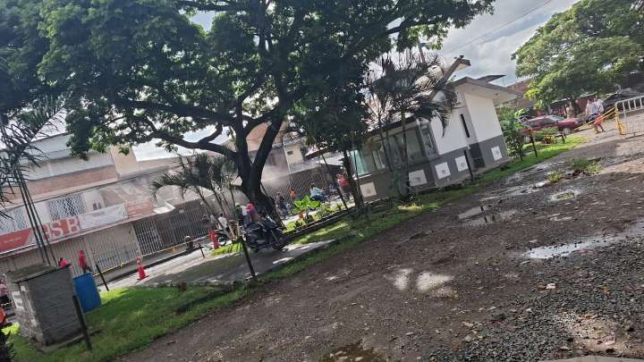 A la cárcel presuntos responsables de activar una moto bomba en el CAI del barrio Manuela Beltrán en Cali