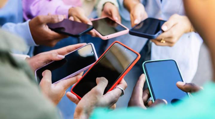Cinco de cada diez colombianos cambian su celular por desgaste
