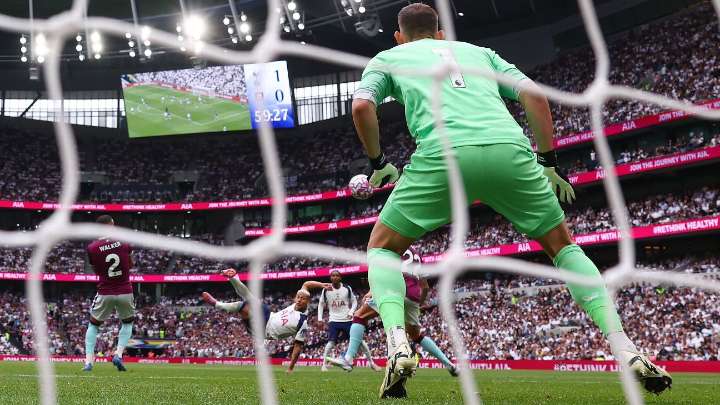 Tottenham's Richarlison hailed by Frank after scissor
