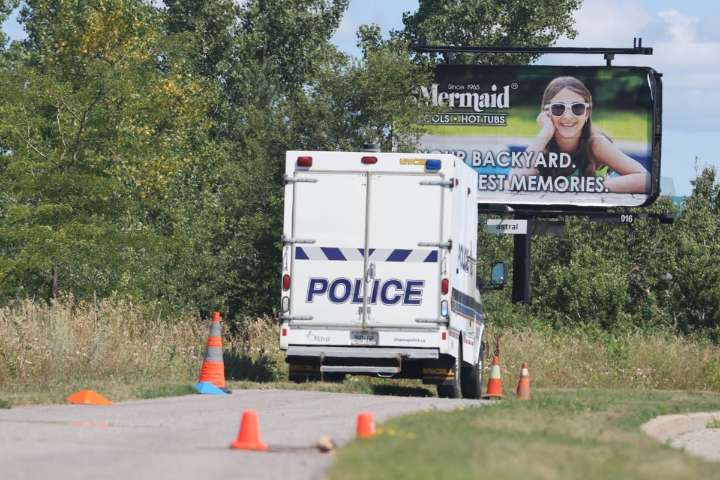 Pilot dead, two passengers injured after small plane crash near Ottawa airport