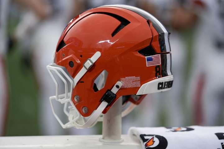 Browns Re-Sign TE Brenden Bates & CB Dom Jones