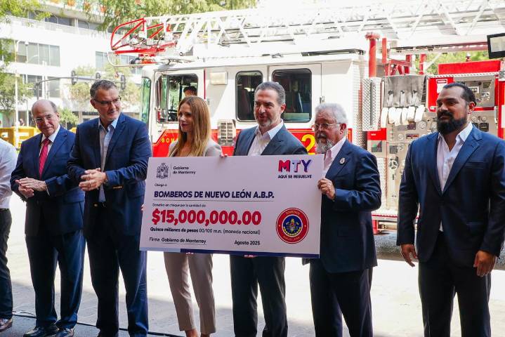 Refrenda Monterrey compromiso con Bomberos de Nuevo León