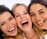 “Ja, ja, ja” vs. “jajaja”: La RAE define cuál es la risa correcta en español