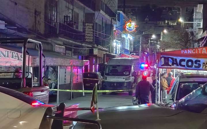 Balacera deja 3 muertos frente a marisquería en Tlalnepantla, Edomex; atacantes huyeron