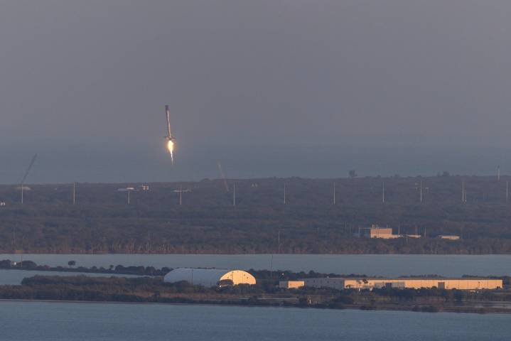 NASA y SpaceX aplazan el regreso de cuatro astronautas por meteorología adversa