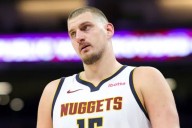 Fans Go Wild Over Nikola Jokić’s Viral Encounter Ahead of EuroBasket 2025 A hilarious clip from Serbia’s EuroBasket prep has fans buzzing, especially after Nikola Jokić’s standout game against Greece.