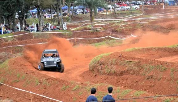 El Jeep Fest en San Vicente tuvo su jornada de clasificación ante una multitud