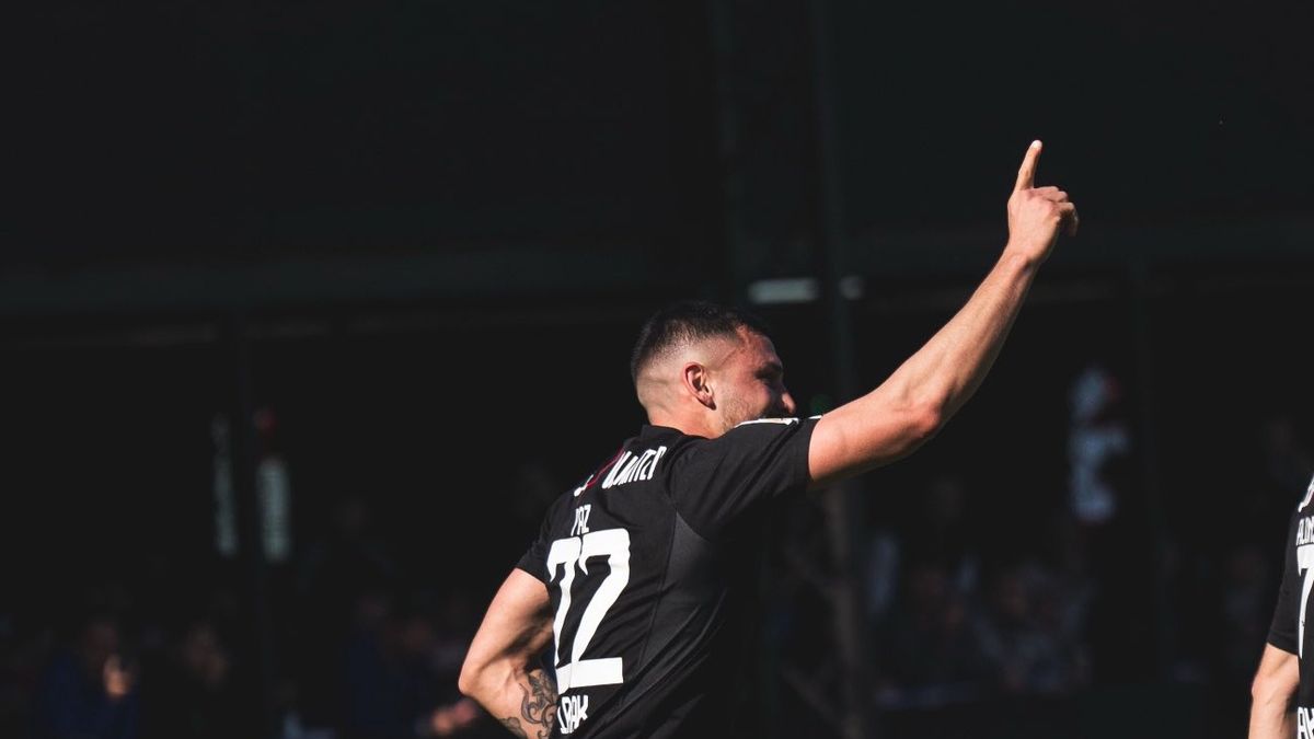 Riestra goleó a Sarmiento 3-0 y está cuarto en la Zona "B"