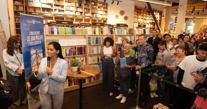 Maripily Rivera presenta su libro Con la Fuerza de un Huracán