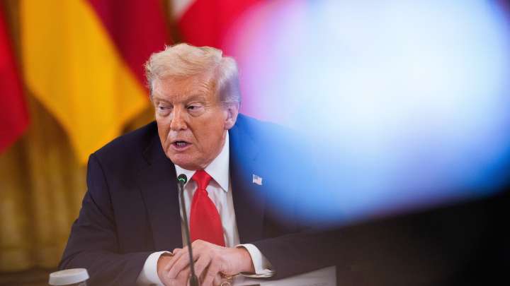 Trump interrumpe la reunión con Zelenski para llamar por teléfono a Putin: futura cumbre bilateral