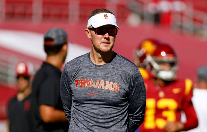 $110M Lincoln Riley Forced To Confront USC Hot Seat After Strong Message to Jayden Maiava Lincoln Riley's hot seat buzz gets stronger as he breaks his silence on the team's rebuilding process, as Jayd