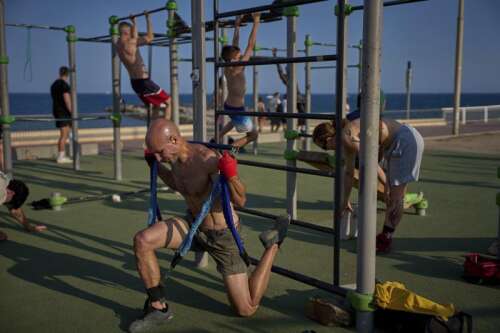 Barbells or bands? Experts look at different strength training methods